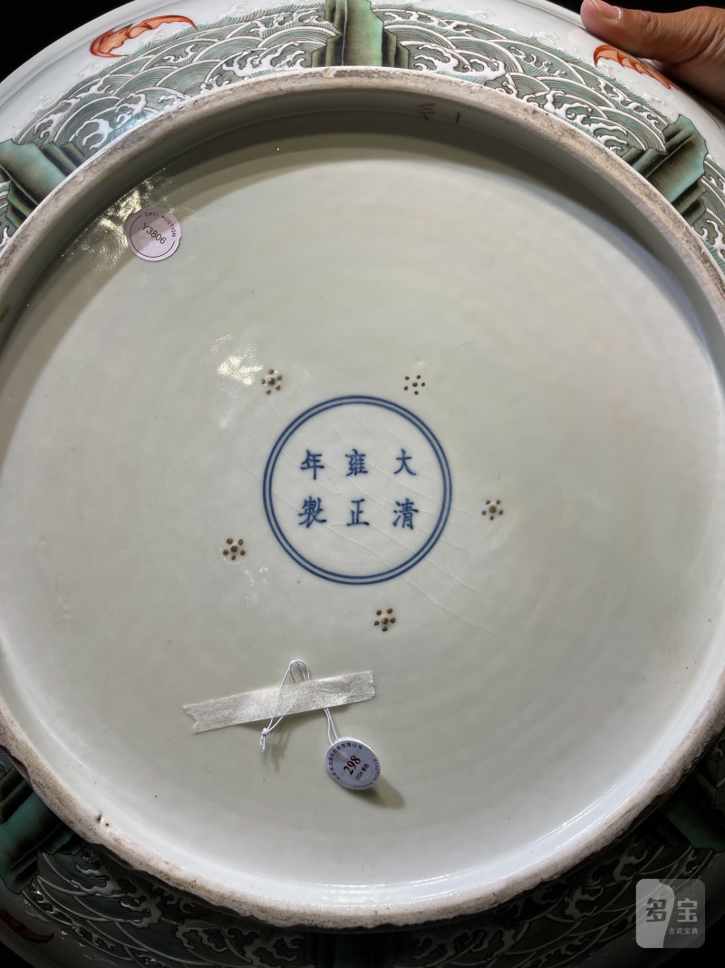 清雍正 粉彩双龙捧寿云鹤纹折腰大盘 - 图12